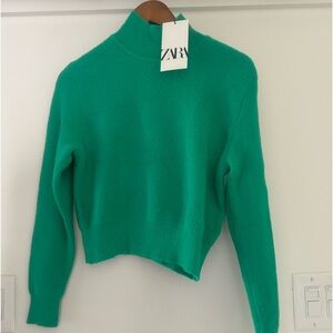 Cute green crop Zara sweater. M